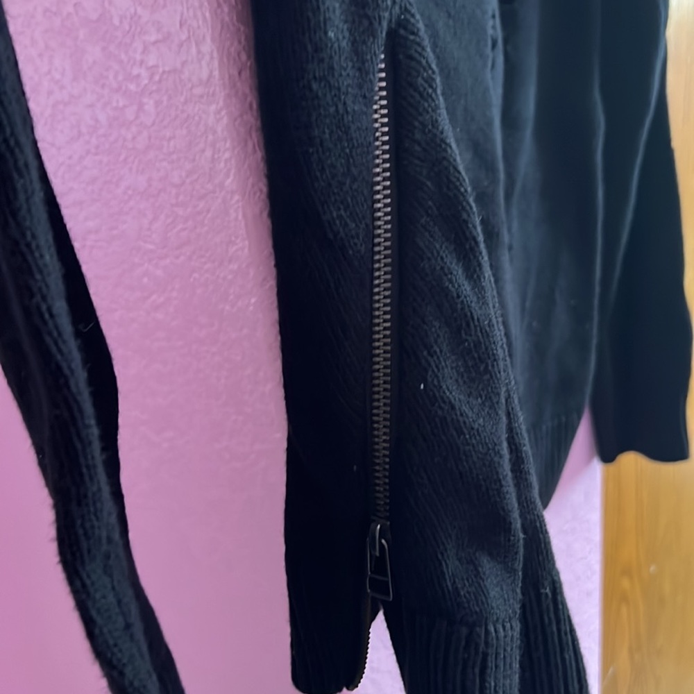 Express Sweater - Picture 4 of 4
